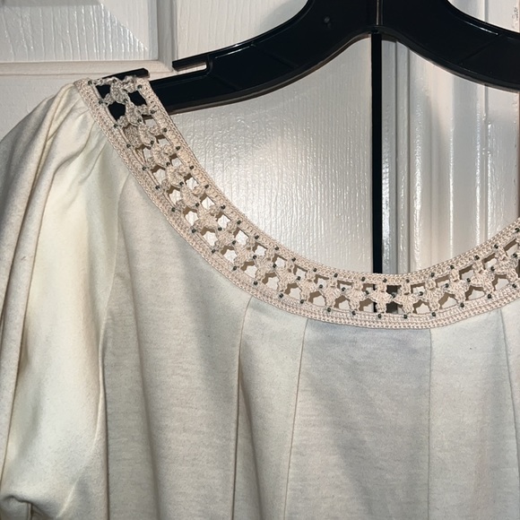 Ivory colored top with decorative neckline - Picture 8 of 8